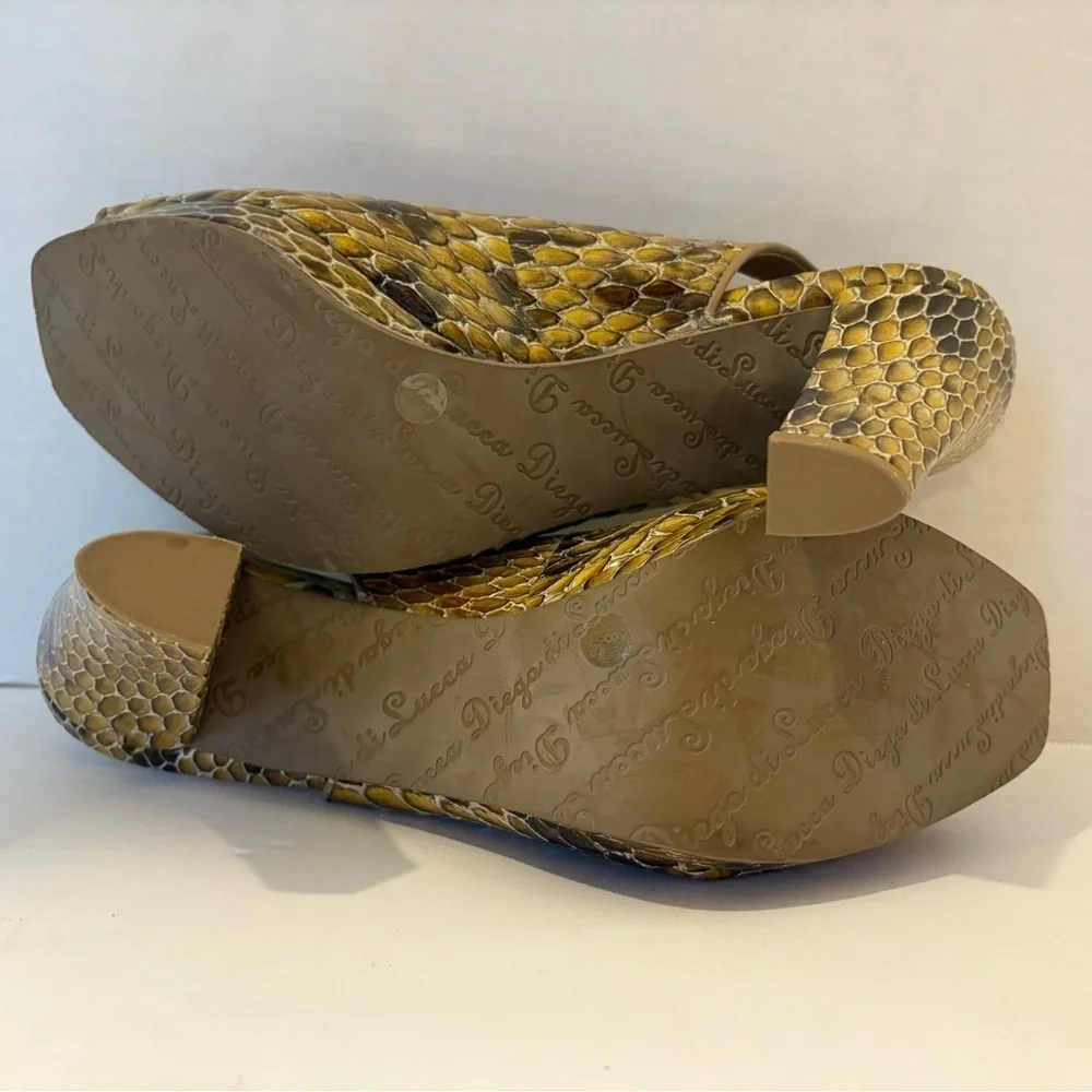 Diego Di Lucca snakeskin peep toe wedge heel sandals size 8 NWOT